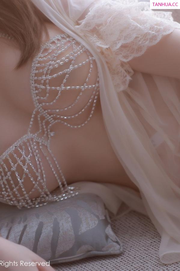 甜妮  [XiuRen]高清写真图 2022.10.26 No.5761 甜妮 丰腴美臀第37张图片